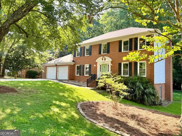 2825 Kinnett Dr SW, Lilburn, GA 30047