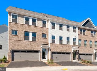 2606 Loganberry Dr, Herndon, VA 20171