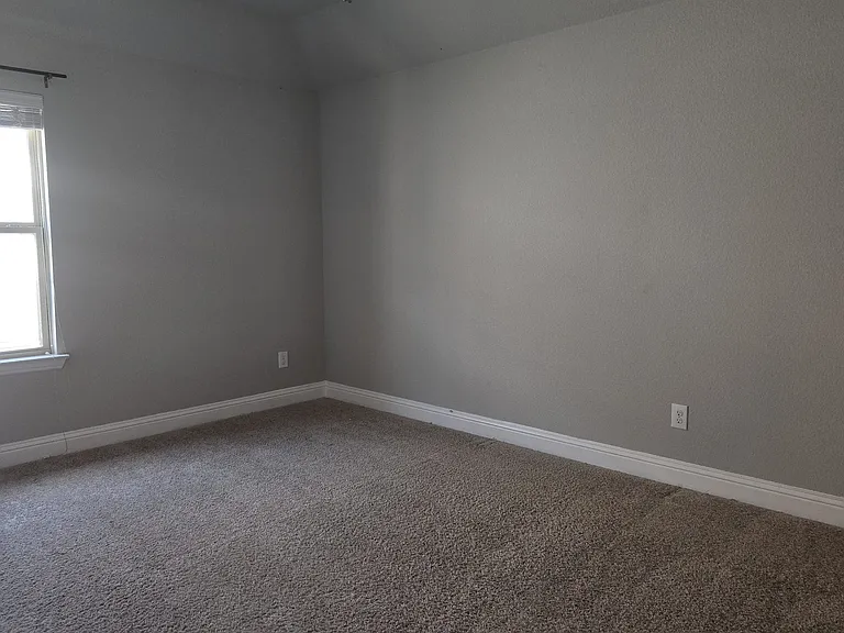 8704 McCutchins Dr — Photo 12