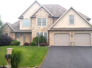 106 Cresthaven Dr, Fayetteville, PA 17222