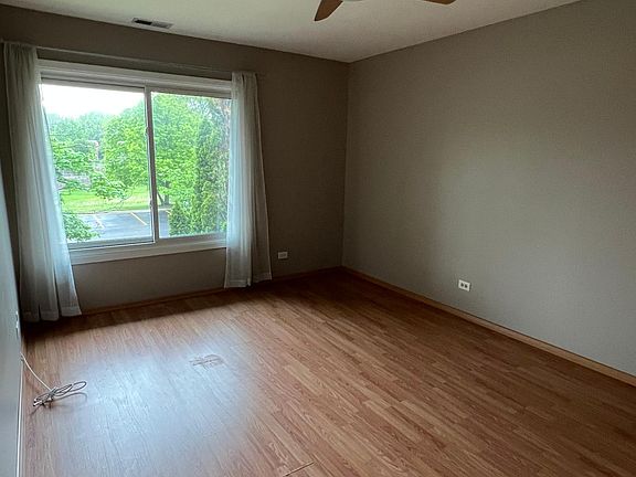 5th image of 1365 N Sterling Ave #205