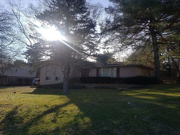 2nd image of 129 Allen Lake Dr