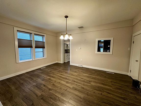 5th image of 309 Coffee St