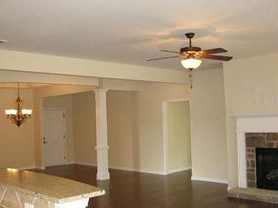 3rd image of 432 Larkspur Dr