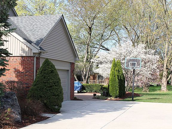 3rd image of 18060 W Northville Trl
