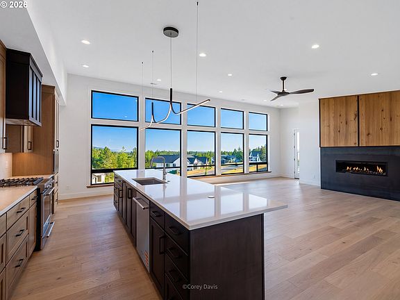 4th image of 463 Meadows Dr