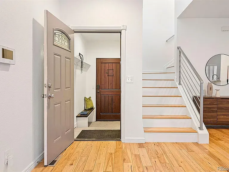 5 bed, 2427 sqft, $4,500 — Photo 4
