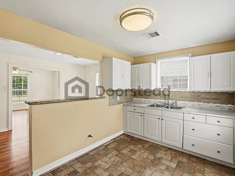6517 Texarkana St — Photo 7