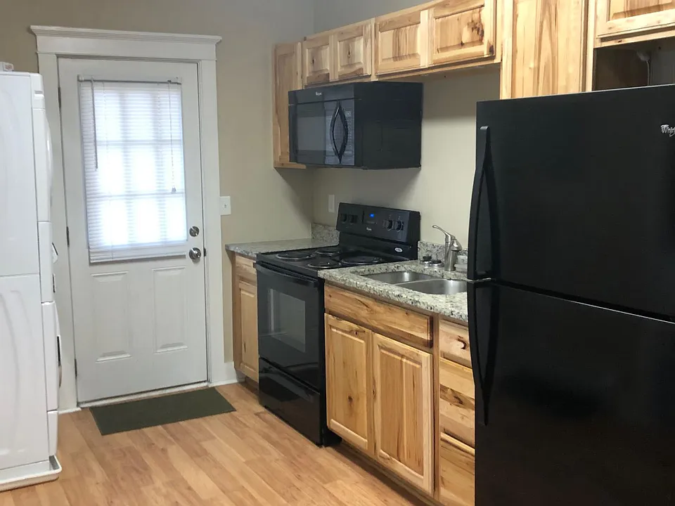 323 School St #5