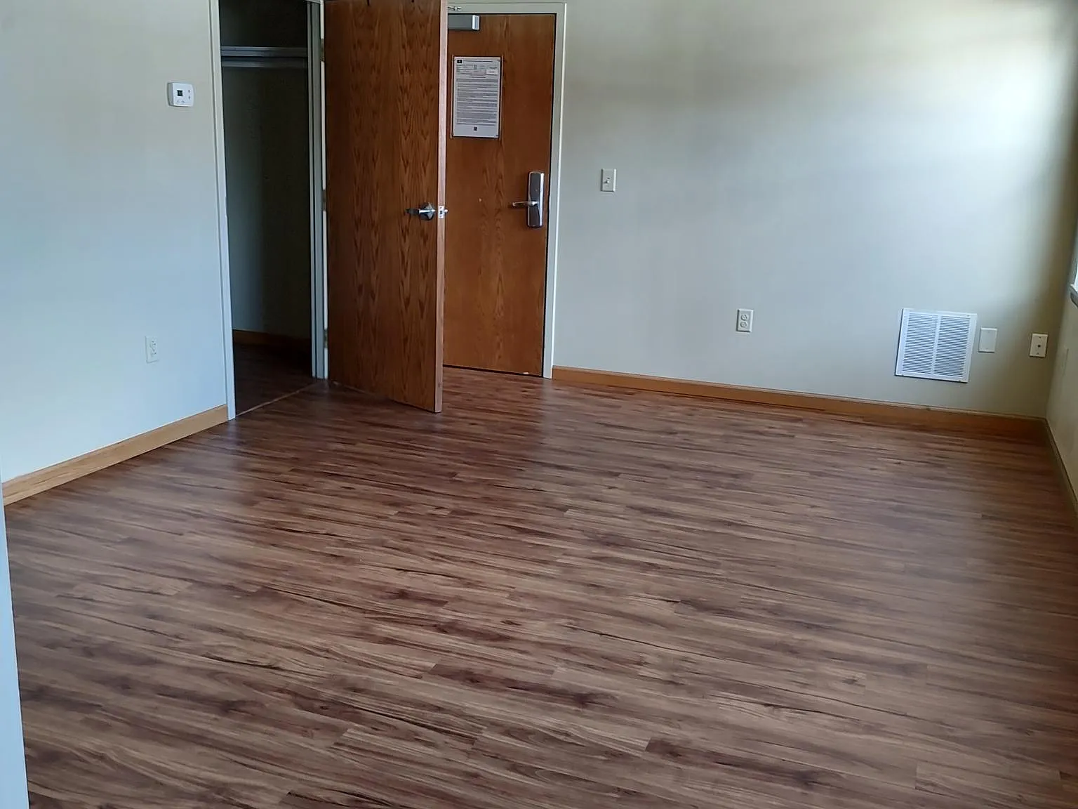 Studio, $750 — Photo 2