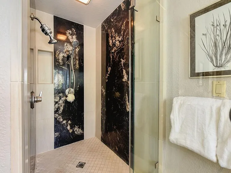 4650 Dorchester Ln — Photo 28