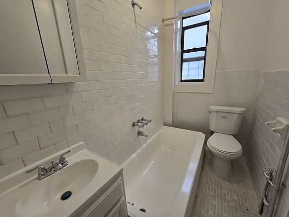 2nd image of 542 Parkside Ave APT A4