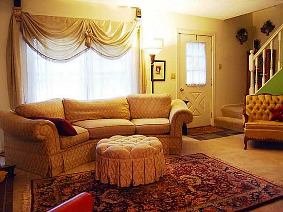3rd image of 28 Riverwoods Ct