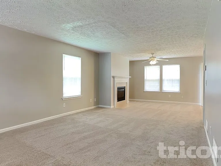 4586 Darrowby Dr — Photo 3