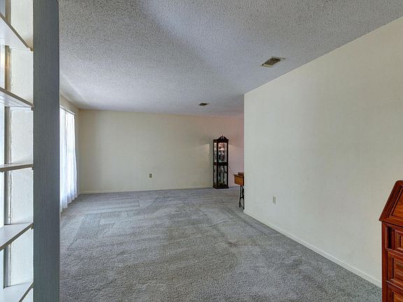 4th image of 931 Forest Ave