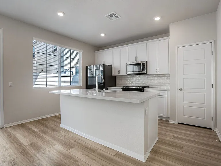 40530 Melrose Dr — Photo 10