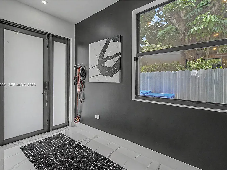 2320 SW 14th St — Photo 6