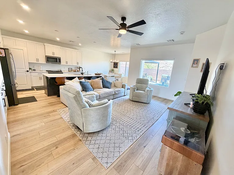 1436 E White Hollow Ln — Photo 6