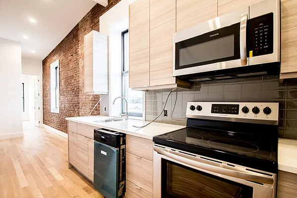 Rented by EXR | media 73