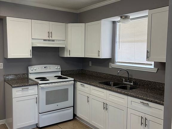 3rd image of 3205 Golden Dr APT A