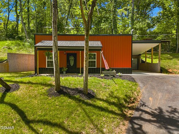 2nd image of 953 Hall Dr