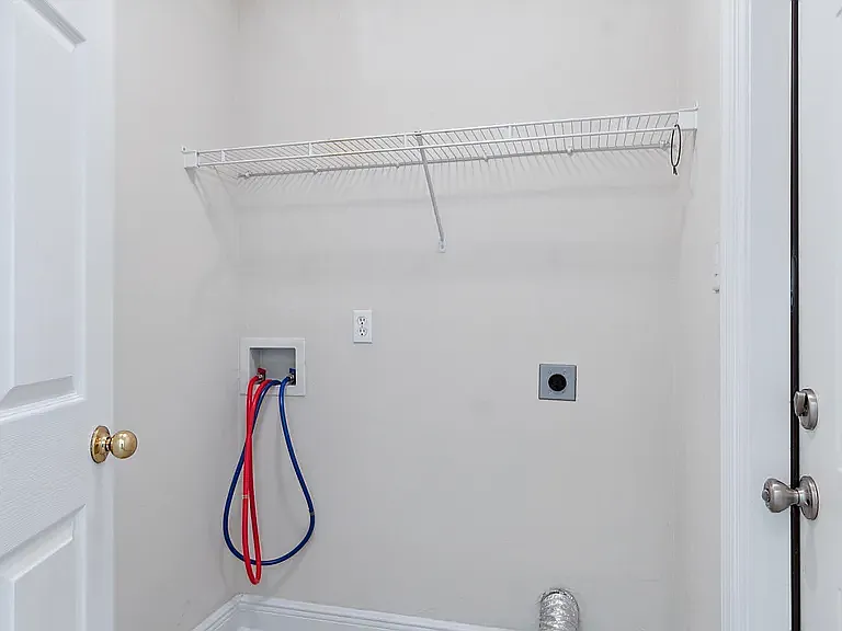 3 bed, 1583 sqft, $2,400 — Photo 3