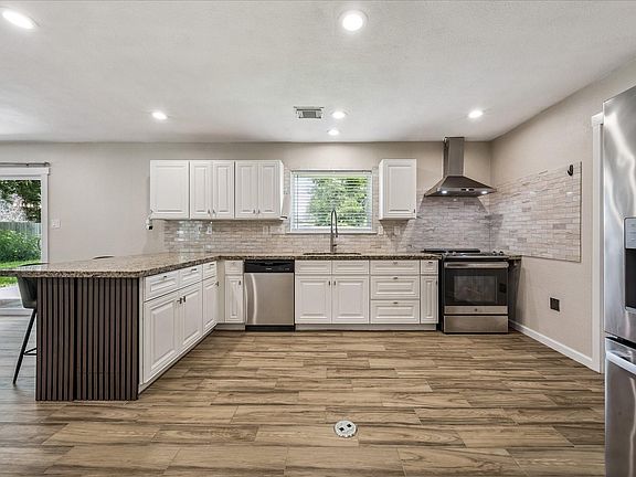 3rd image of 405 N Fulton St