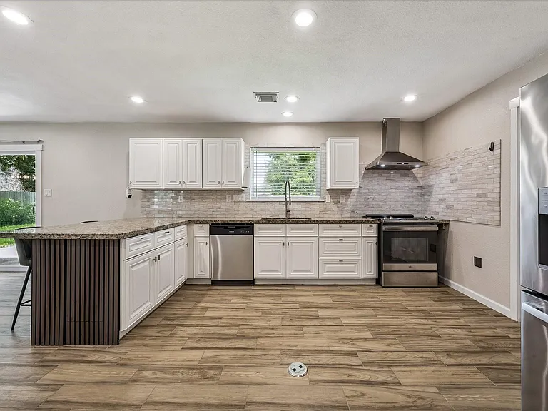 405 N Fulton St — Photo 3