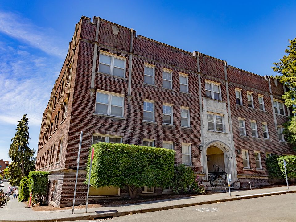2nd image of 4203 Brooklyn Ave NE #1B-1Ba