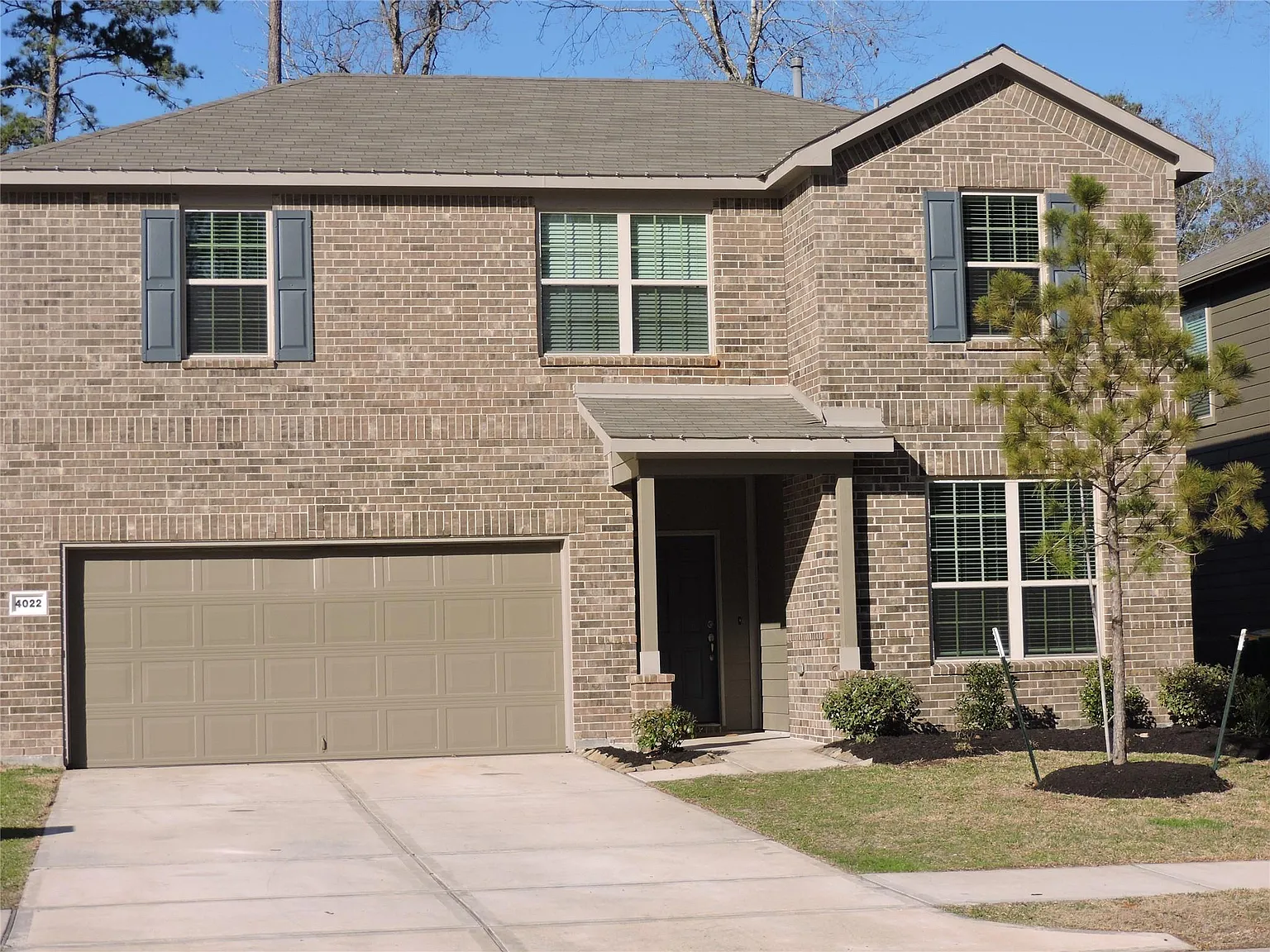 4 bed, 2.5 bath, 2610 sqft, $2,500 — Photo 1