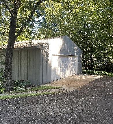 4th image of 217 Basswood Trl