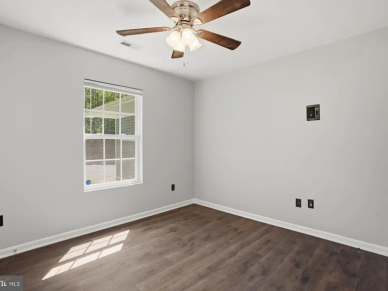 283 Shorewood Dr — Photo 19