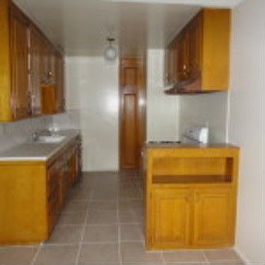 2nd image of 606 N 6th St APT D