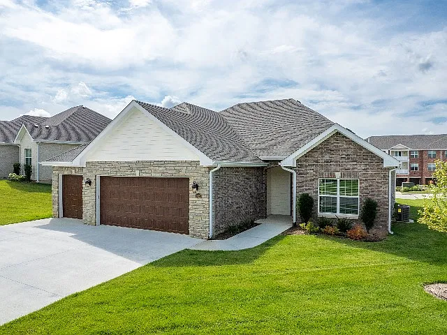 Three car garage and beautiful landscaping with maintenance provided. Three car garage and beautiful landscaping with maintenance provided.