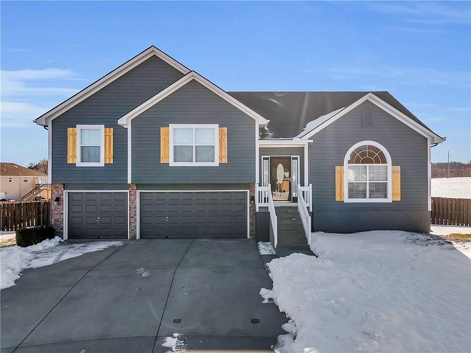 1st image of 207 NW Willow Ct