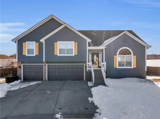 207 NW Willow Ct, Grain Valley, MO 64029