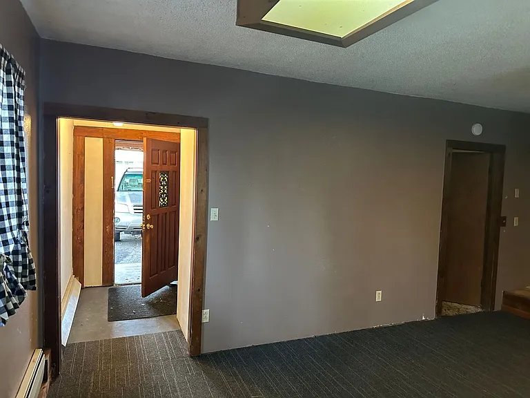 1316 Summers Ln — Photo 3