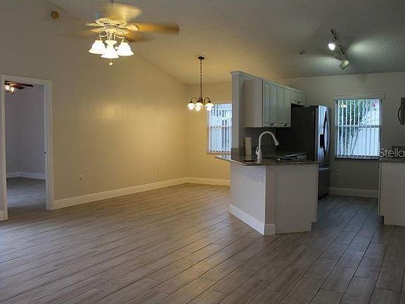 3rd image of 1713 Boxeney Dr #4