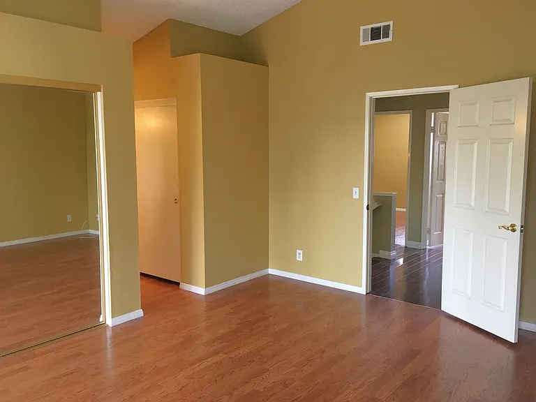 1349 Crestmont Dr — Photo 12