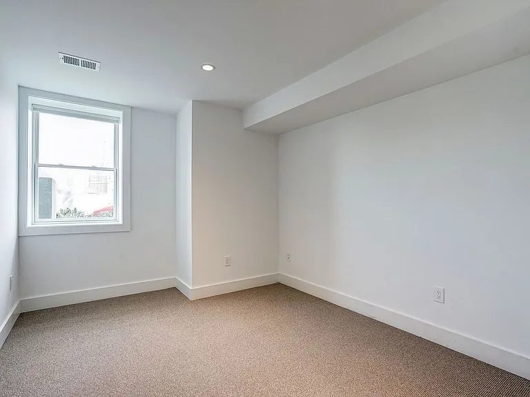 730 Columbia Rd NW #1 — Photo 8