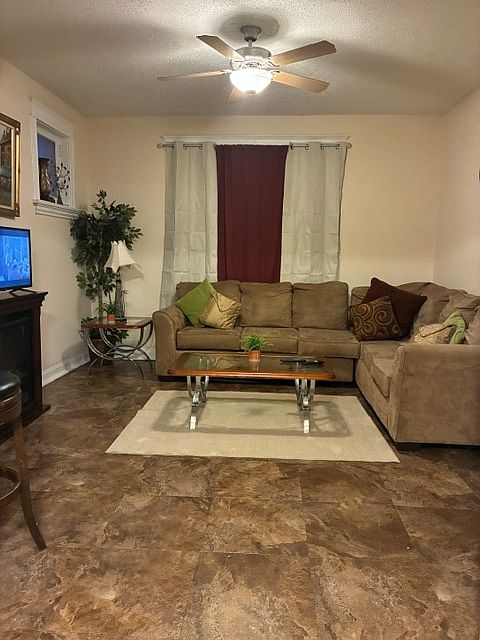 1st image of 3529 Clarence Ave APT A