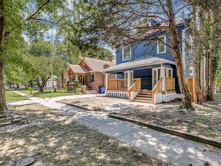 1227 N Lewellen Ave — Photo 3