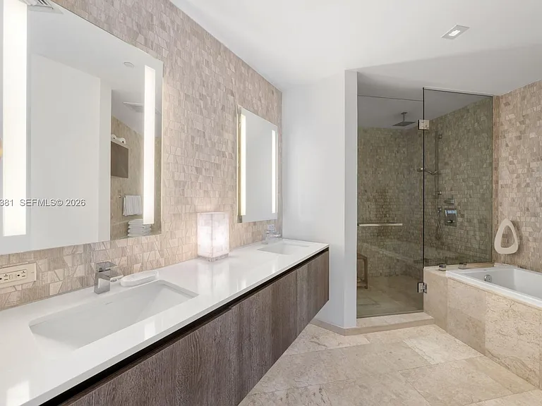 88 SW 7th St #1401 — Photo 14