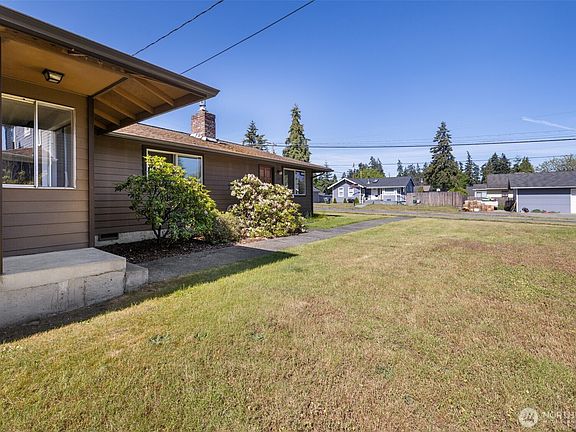 2nd image of 1207 1209 S Pine Street #1209
