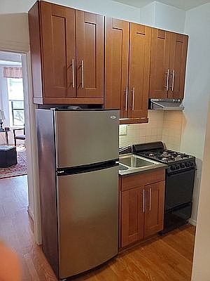 5th image of 325 3rd St #2C