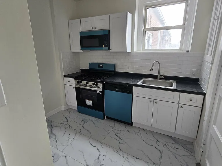 6300 N Rosebury Ave #2S — Photo 5