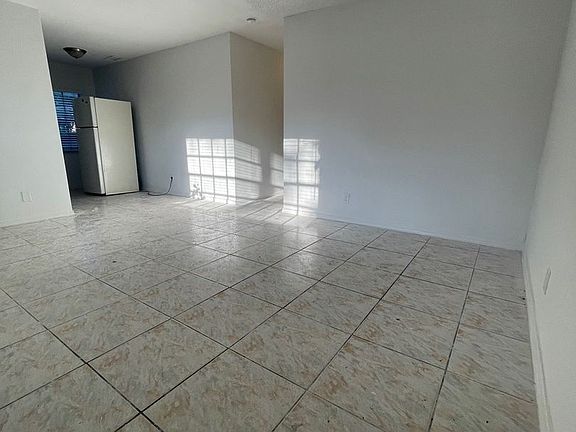 4th image of 208 NW 43rd Ct #3
