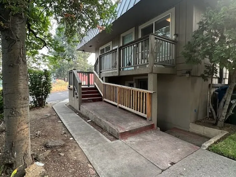 2524 Division St — Photo 1