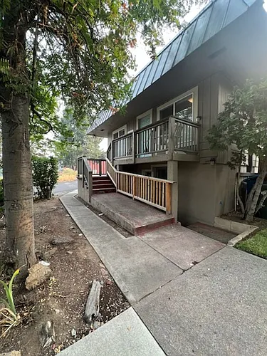 2524 Division St Photo 1