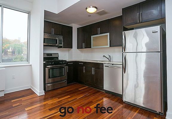 3rd image of 454 Manhattan Ave APT 4O